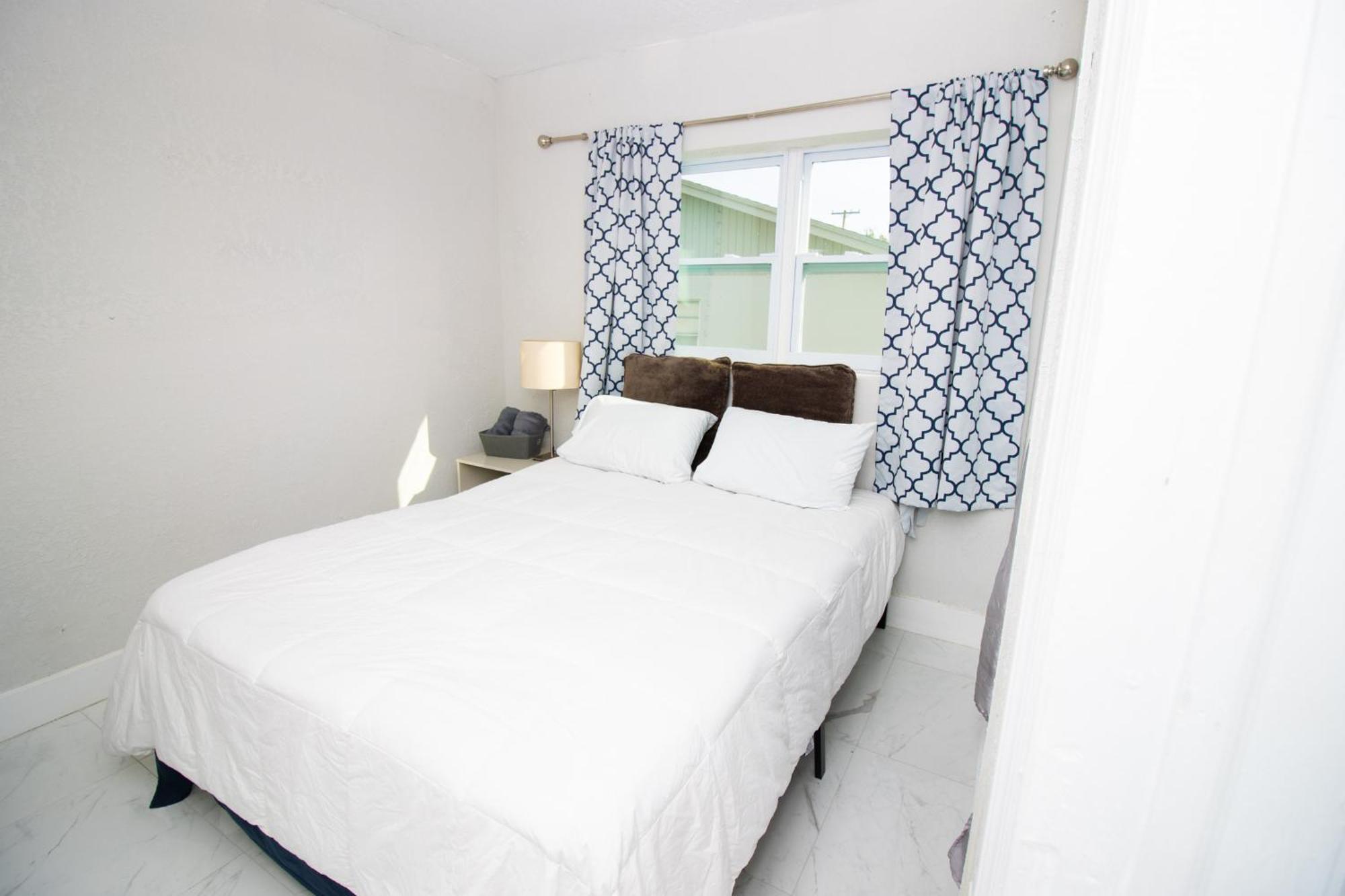 Shared Home - Close To The Beach Riviera Beach Esterno foto