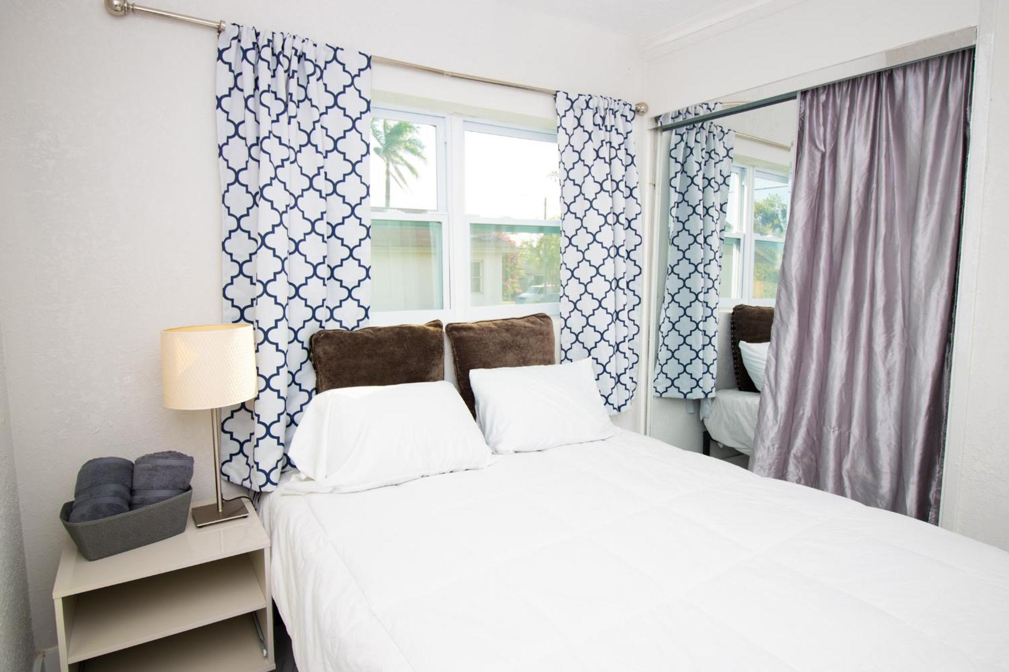 Shared Home - Close To The Beach Riviera Beach Esterno foto