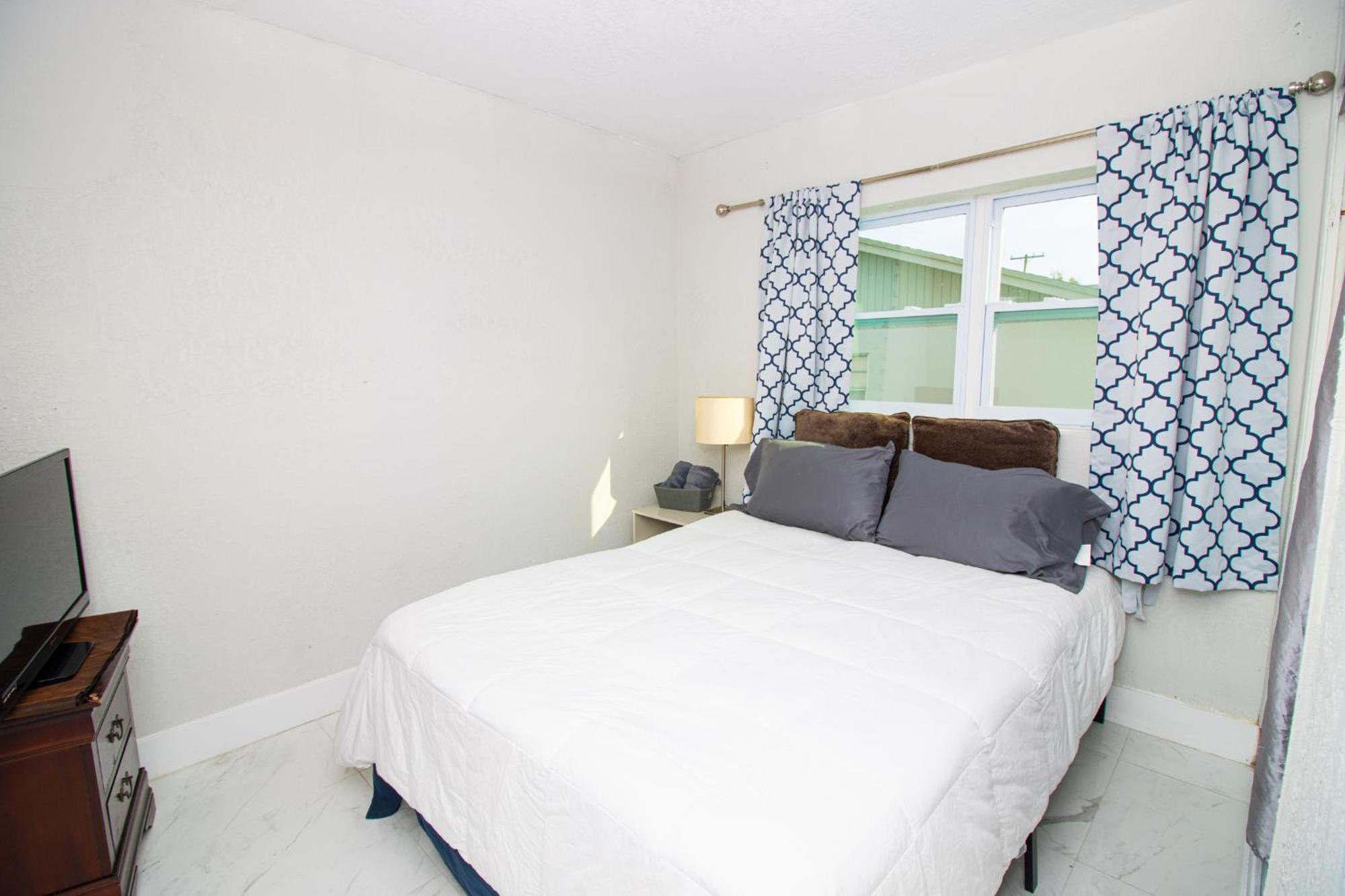 Shared Home - Close To The Beach Riviera Beach Esterno foto
