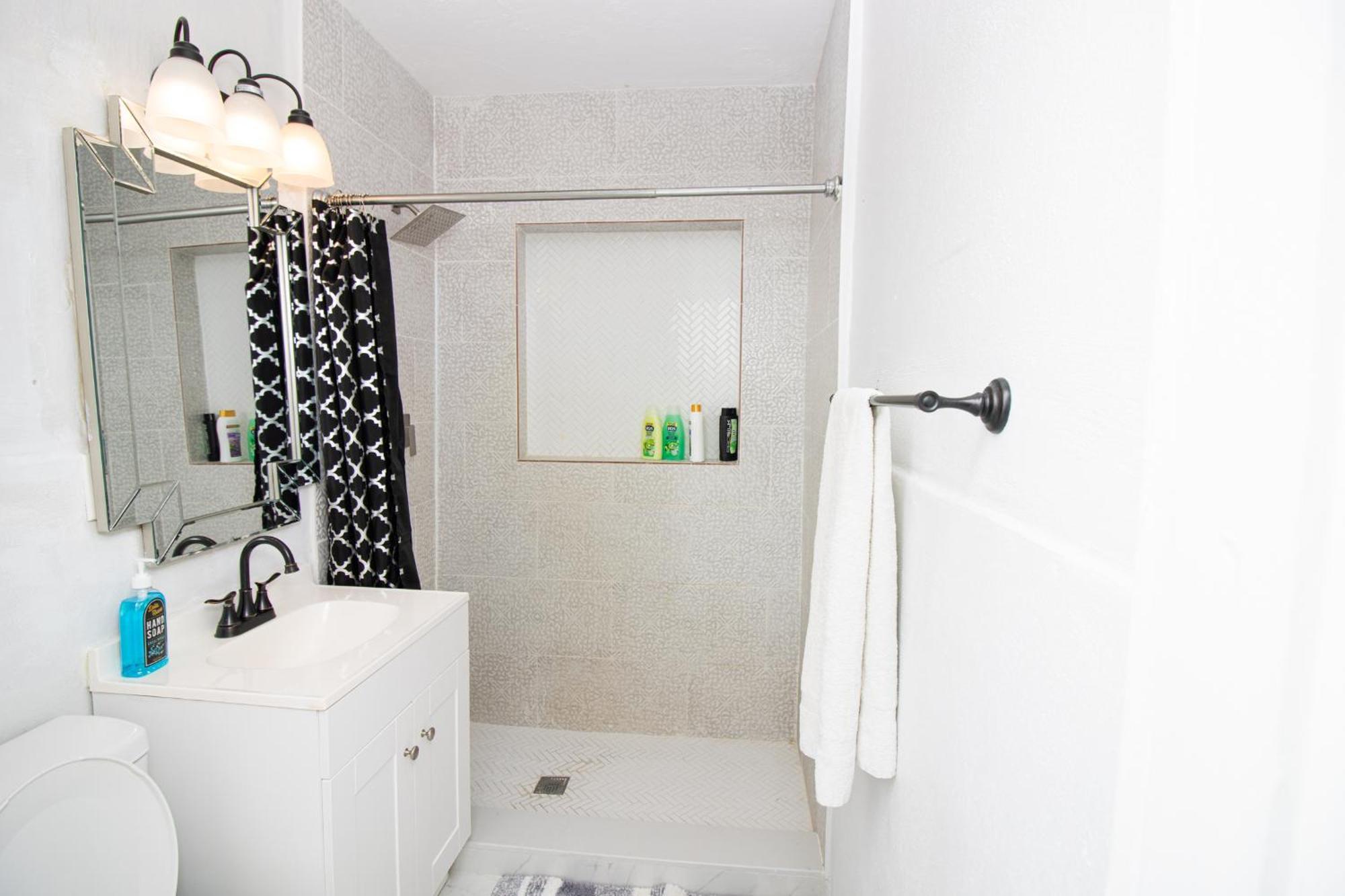 Shared Home - Close To The Beach Riviera Beach Esterno foto