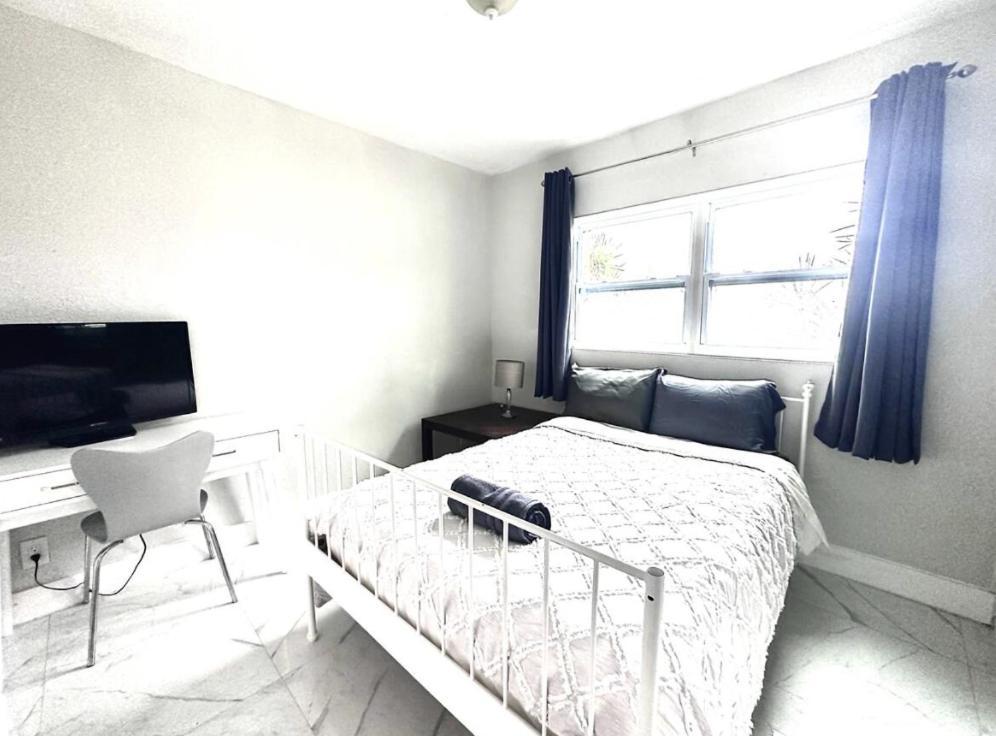 Shared Home - Close To The Beach Riviera Beach Esterno foto